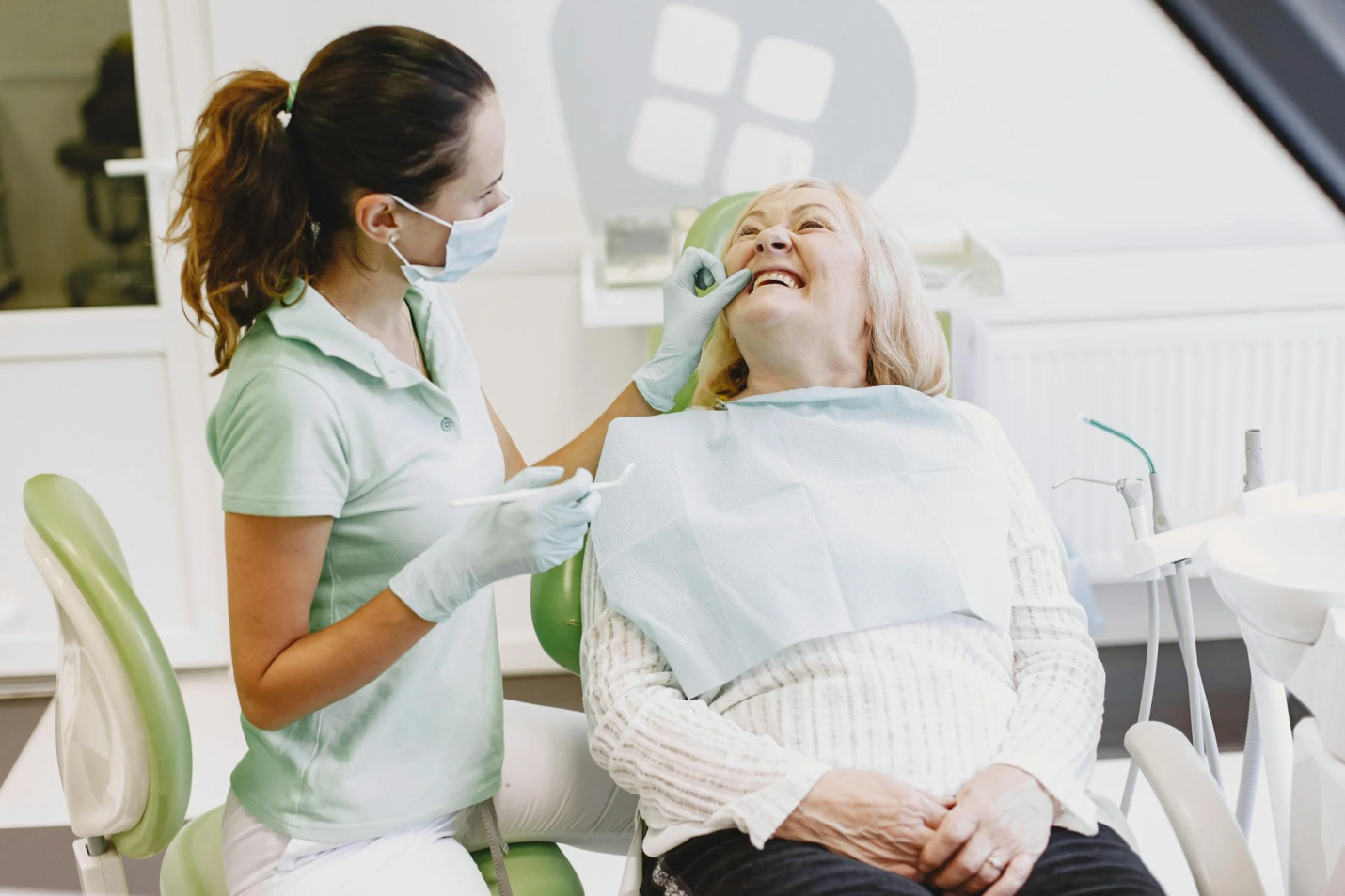 Read more about the article Dental Care for Seniors: Keeping Your Smile Healthy in Your Golden Years