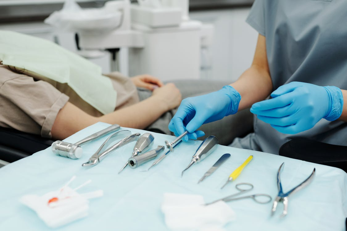 You are currently viewing Tooth Extractions and Healing Tips: What Every Patient Should Know