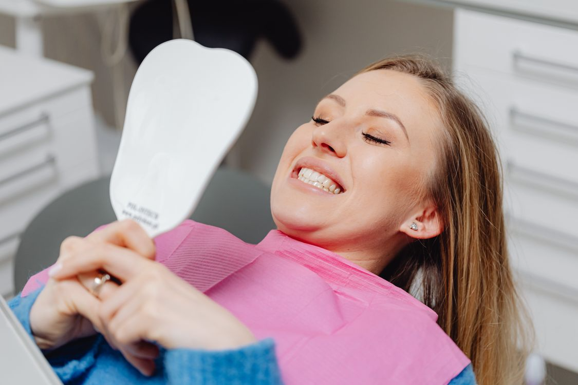 Read more about the article How Professional Teeth Whitening Differs From At-Home Kits